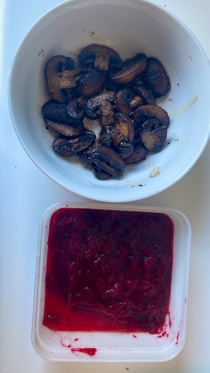 joukesp's tweet photo. #ThursdayLunch #VenisonStew #Endives #BrownMushrooms #CranberrySauce #BakedPotatoes
Last of the season!
Perfect stew w braised endives, brown mushrooms, baked potatoes & cranberry sauce. A success!
Excellent Cru Bourgois Haut-Médoc ‘17 by @LamotheBergeron
I should’ve bought more https://t.co/ieCwZmSJM9