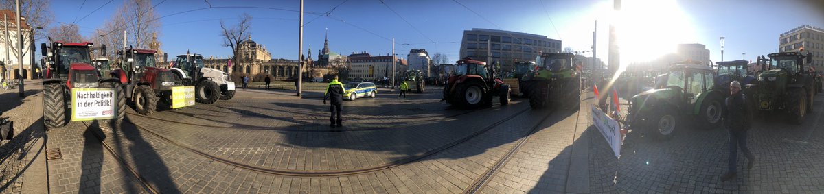 Haarfluesterer's tweet photo. Beeindruckende #Bauernproteste in #Dresden https://t.co/BGIF2FuffX