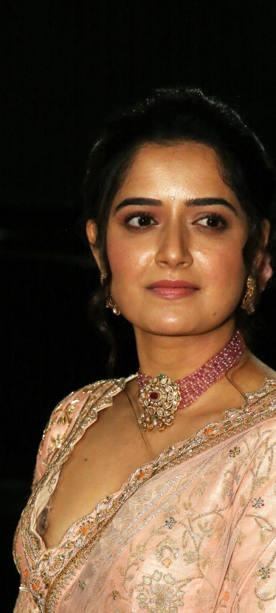 GDgqwBsbsAAC0kf?format=jpg&name=large