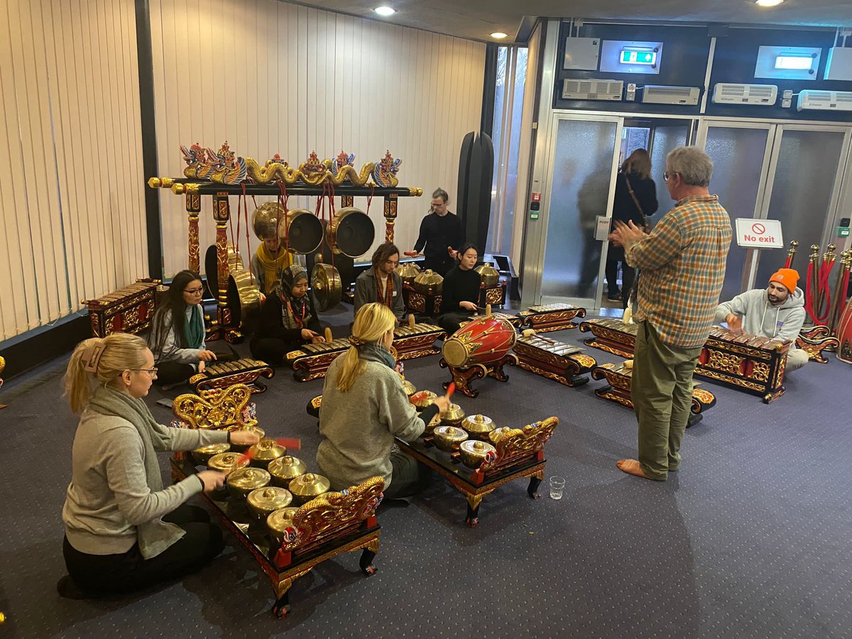 BFERMARSC's tweet photo. Our delegates enjoyed a hands-on experience at the Javanese Gamelan workshop today, looking at ‘Musical Ensemble as a Template for an Ideal Community’. Our thanks to Pete Smith for a brilliant session.
@royalmusical @bfeadmin @cardiffunimusic #RMAStudent https://t.co/DKx57aCCYx