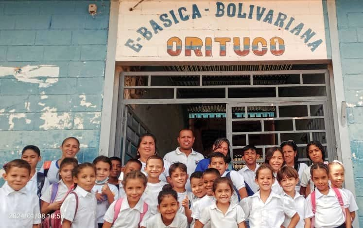 #SEPA📢 Población estudiantil regresaron a las aulas de clases en Altagracia de Orituco

Más información ⬇️
👁‍🗨 tinyurl.com/yhhcdyyw

#Guárico
#CitgoEsDeVenezuela
#GuáricoProgresa