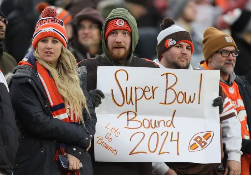 Sevewonder's tweet photo. @Browns let’s make it to the Super Bowl brownies!! What can I do to get tickets once we make it to the Super Bowl! You’d make this Browns fans entire year!! https://t.co/jPawezn0bW