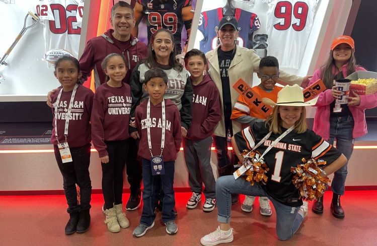 🏈 Learn how the @TexasBowl created a wonderful experience for our children and families in our recent blog post! depelchin.org/uncategorized/…