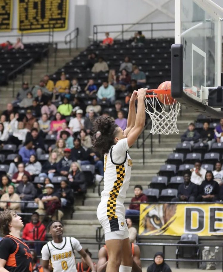 KaiPRIC3's tweet photo. Make it count!! @mptigerbskb @Dallas_Showtyme @reggie3200 @Joeychism1 @TexasHoopsGASO @PrepHoops @BJenkins247 @GASOMass https://t.co/S5s7md6ZMn