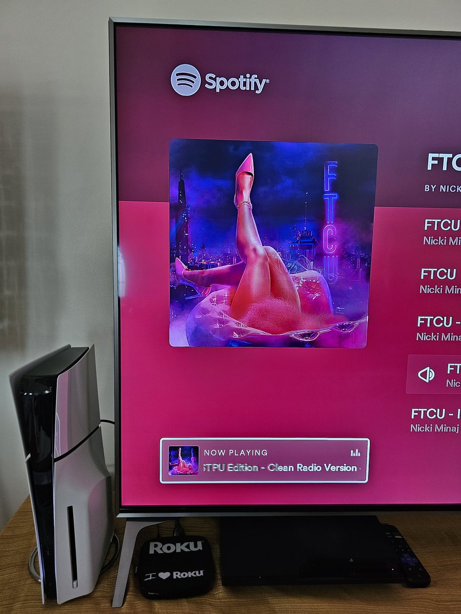 ElReyRomarioo's tweet photo. @BarbieCharts @NICKIMINAJ Back at it again streaming on my #PS5 😌🎮🖥
It's crazy how a simple mmm , mmm , mmm just made this song 10 times better 😭🔥🔥 this part caught me off guard
#GagCity
#StuckThePlugUp
#STPU #FTCU #PinkFriday2 #RomanInGagCity
#HighHeelsOnMyTippies 👠 https://t.co/DeSluzk3Sw