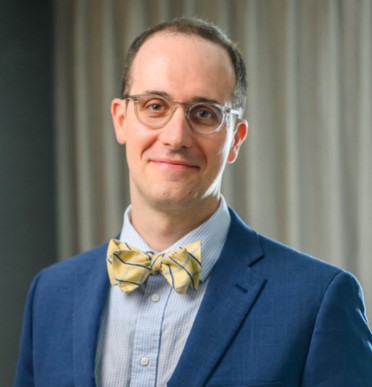 DellMedIntMed's tweet photo. Dr. Elliot Tapper captivated the audience during Internal Medicine Grand Rounds today with his insightful presentation on "Cirrhosiology: Top 10 Tricks and Tips." https://t.co/nyeTCPtgQM