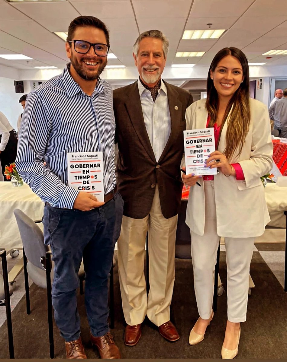 jarek_tello's tweet photo. Testimonio de un Presidente que tuvo que hacer frente a una pandemia, mediar conflictos y convocar a elecciones,en medio de la polarización. Actuar con sentido de urgencia y demostrar que es posible gobernar con honestidad,transparencia y eficiencia para avanzar por el bien común https://t.co/tGXFLHKVpY