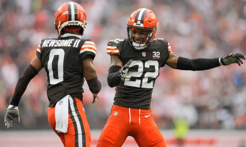 MLFootball's tweet photo. INSANE: The 2023 #Browns Defense:

● 270.2 YPG (Fewest since 2014 #Seahawks)

● 29.1 3rd down percentage (lowest since 2019 #Patriots)

● 245 1st downs allowed (45 less than second place #Jets)

● 164.7 Passing YPG 

(Via @DMurph_BrownsPR) https://t.co/fBGu0f9KU7