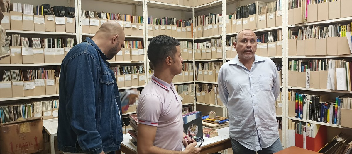 CulturasUNEARTE's tweet photo. #EnFotos|| 📷 #10En La visita contó con la guía de Juan Carlos Lugo, Decano del CECA Armando Reverón, quien mostró los espacios de los talleres, oficinas administrativas, salones y otras áreas. https://t.co/QhfBBKuuN7
