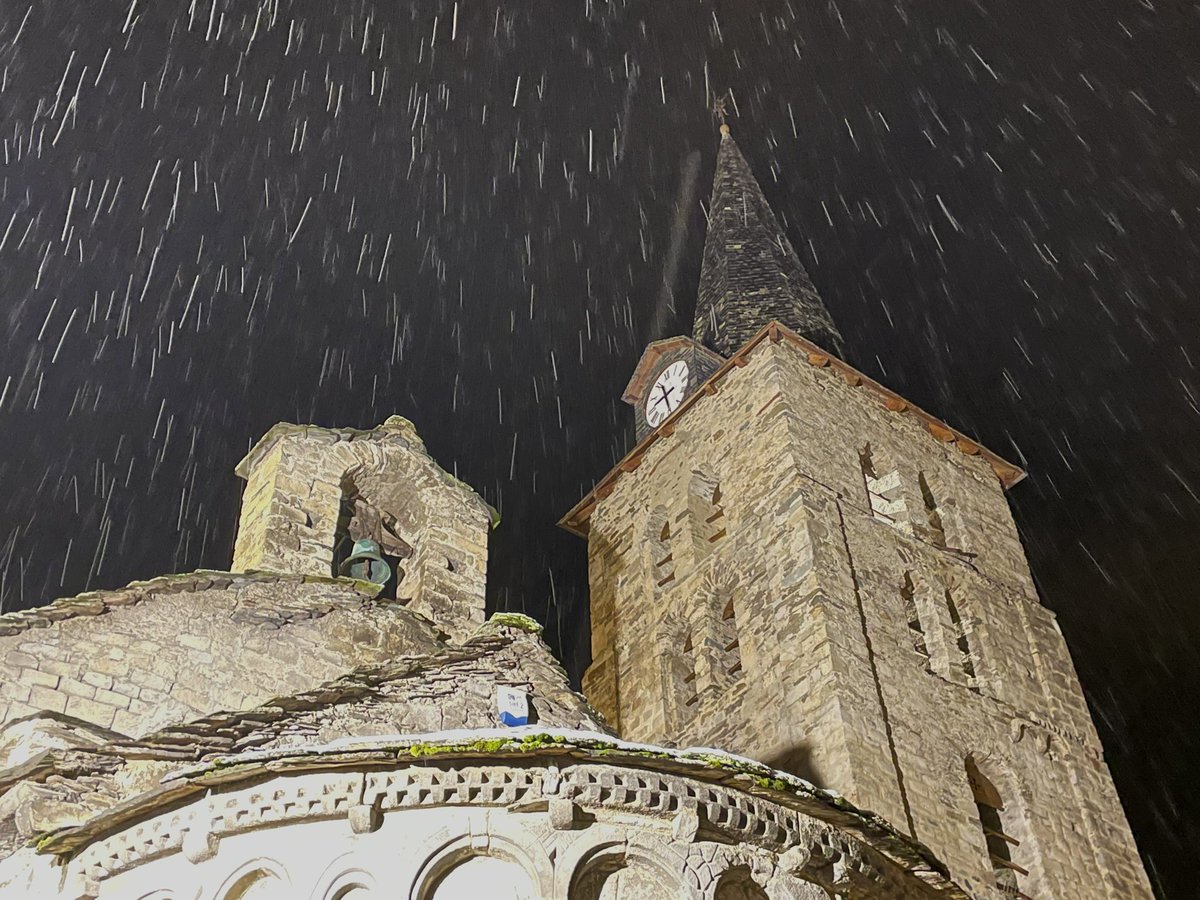 jrambaud's tweet photo. #Romanico y #nieve #arquitectura y #meteo #Bossots #Valle #Aran #ValdAran #Pirineos #Pirineus #Catalunya https://t.co/InvDEPoHyM