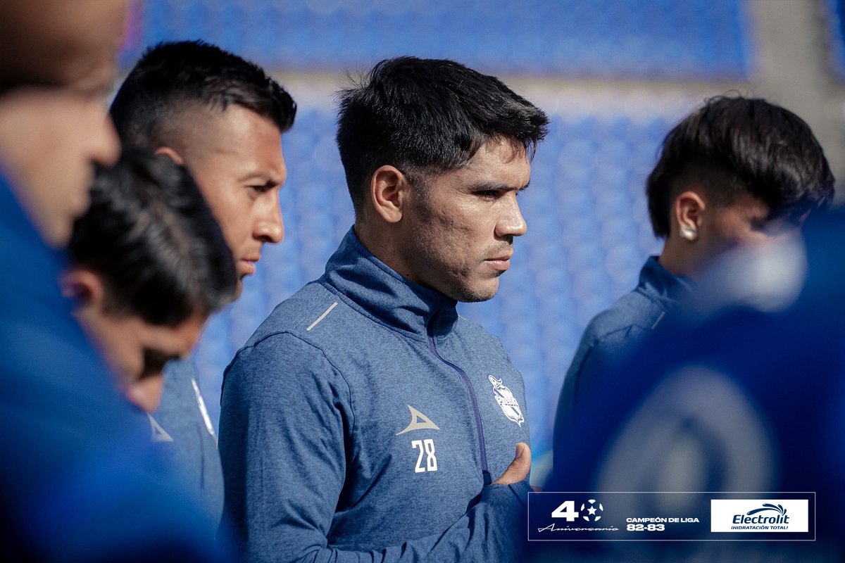 ClubPueblaMX's tweet photo. Mitad de semana y comenzamos a preparar nuestro primer compromiso🫡 Aquí se trabaja por el 🔵⚪️

¡Aquí todos con Identidad Puebla en cada ejercicio, balón, hidratación y atención!👊🏻

#LoÚnicoQueNecesitasEsLaFranja🎽 https://t.co/iKzqUCZqrd