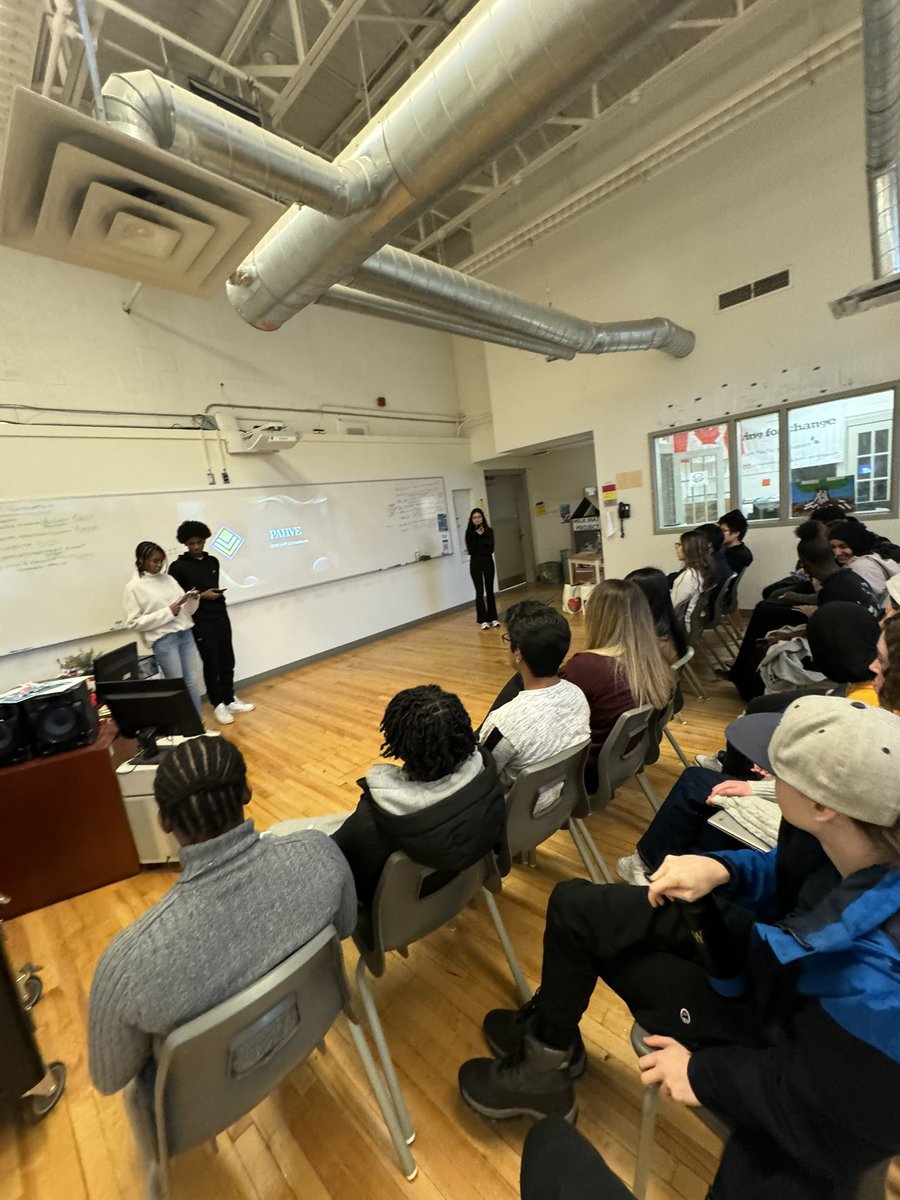 mressabhai's tweet image. #TeamKIDco just finished our first mock presentations. It was a success! 🎤 Now gearing up for an even more polished second run. 💪 #PreparationMode #MockPresentations @IThinkTogether