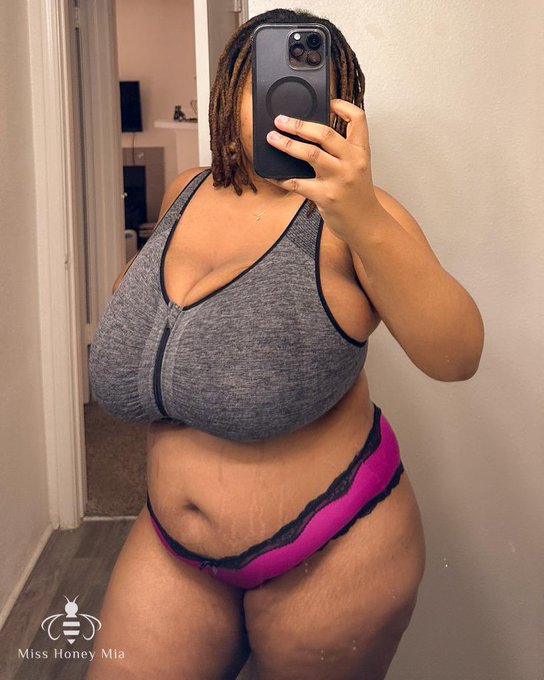 @SHEFIT My new 6Luxe bras were delivered today! However, I had to squeeze into them 😭 Please make bigger<a class="tags" target="_blank" title="On Twitter" href="/?out=eyJ0eXAiOiJKV1QiLCJhbGciOiJIUzUxMiJ9.eyJpYXQiOjE3MjA4ODYzNTksImlzcyI6InR3cG9ybnN0YXJzLmNvbSIsIm5iZiI6MTcyMDg4NjM1OSwiZXhwIjoxNzUyNDIyMzU5LCJyZWRpcmVjdF91cmwiOiJodHRwczovL3R3aXR0ZXIuY29tL1NIRUZJVCJ9.OQO5_PVthHszgaZrJ6mptapd8k-I4FskvMzm7AHWUa1n7nIxjo_S50X5Qzu2ymjGbx6xAYTysjm8i9zPEMnIvQ">@SHEFIT</a><a href="/tag/bigboobs"class="tags"><span>#bigboobs</span></a><a href="/tag/hugetits"class="tags"><span>#hugetits</span></a>