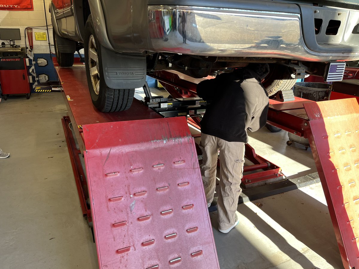 CVHS_AutoTech's tweet photo. CVHS Auto Tech Level 1 students starting off 2024 working on vehicle fluid checks and other course competencies! @FCPS_CTE https://t.co/kcMsPrM4Cv