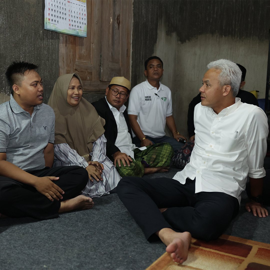 Bu Waidah, maturnuwun nggih. Alhamdulillah semalem tidurnya angler, lelap banget. Salam buat ananda Fikri Haikal ya. Semoga kerjaannya lancar, rezekinya berkah serta ilmu yang selama ini didapat dari SMKN Jateng Boarding School bermanfaat. Saya ikut bahagia dia bisa bantu