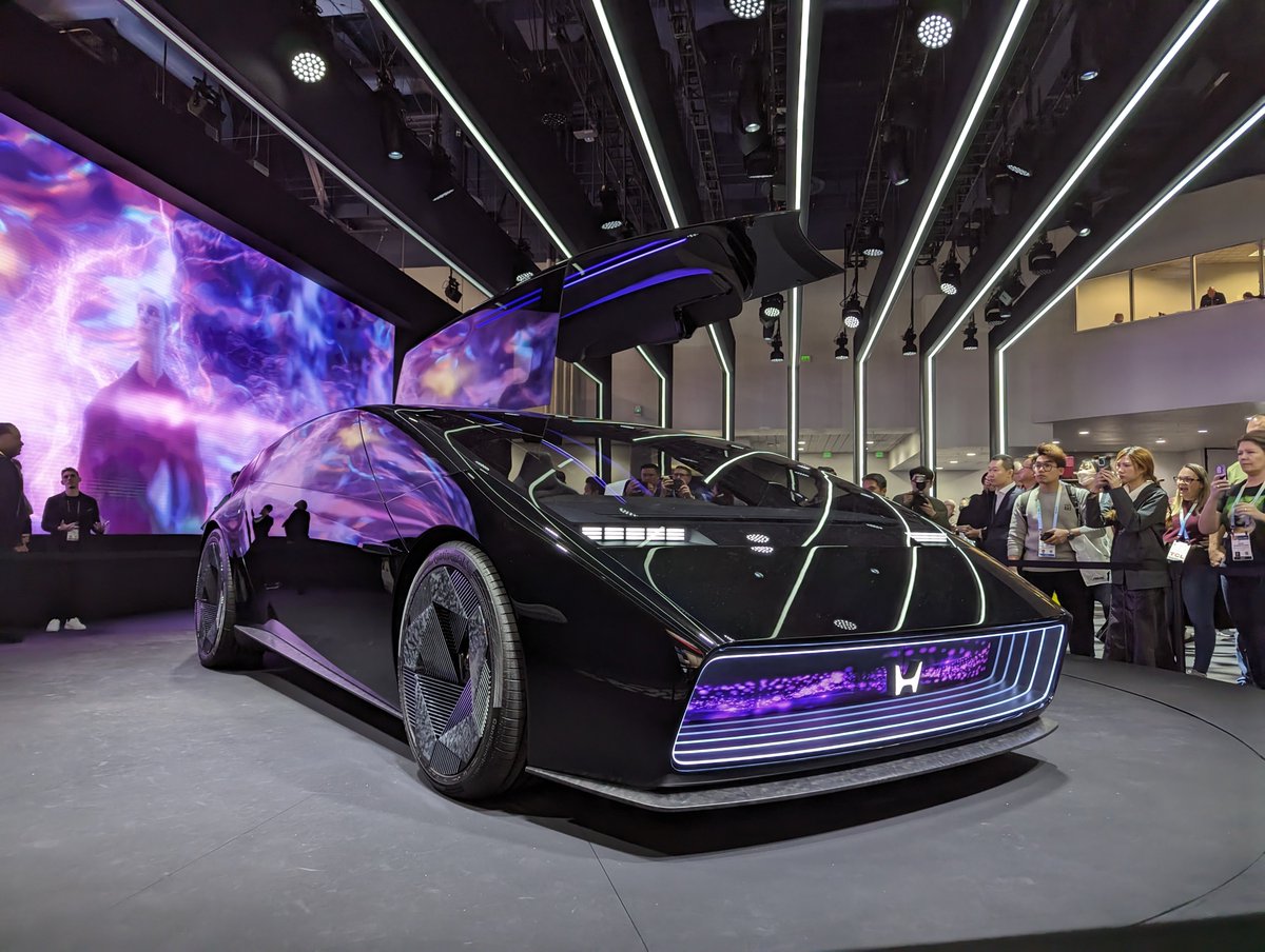 Techylyte's tweet photo. The Saloon looks simply amazing 

#CES2024 https://t.co/vL1MnWhfrm