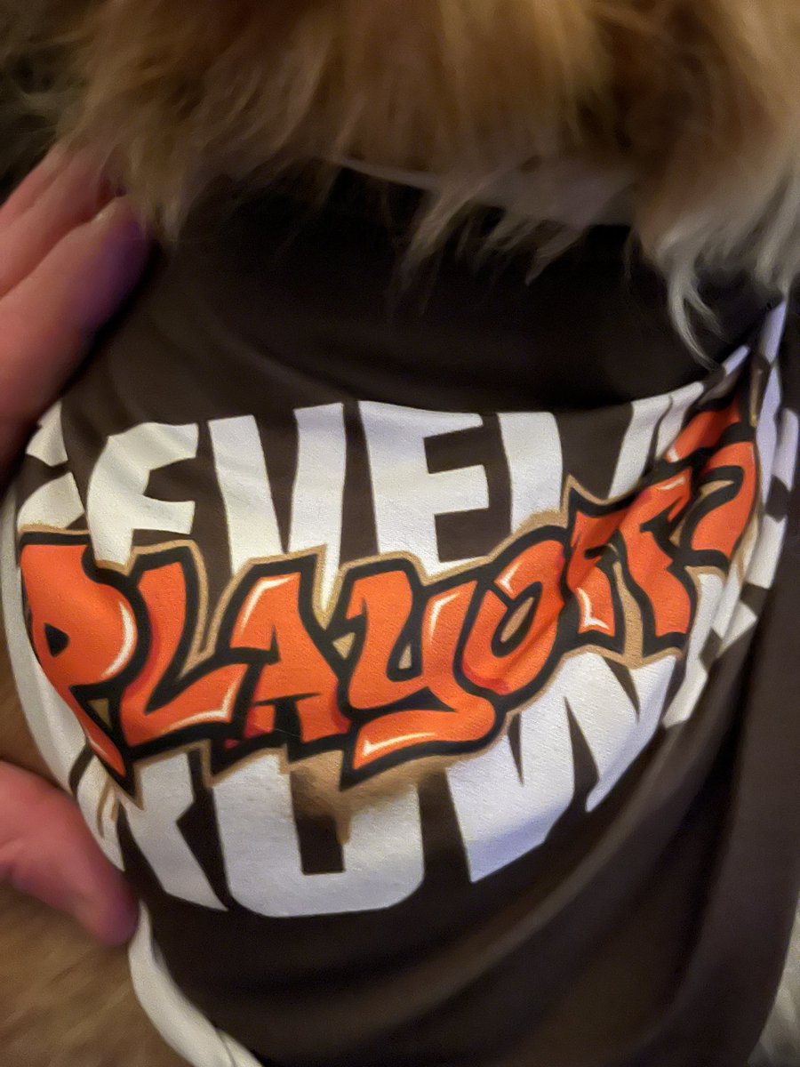 Thank you #BarkingBackers!

I can’t promise I won’t steal this sweet bandana to wear on game day!

1-0 baby!
Woof woof!