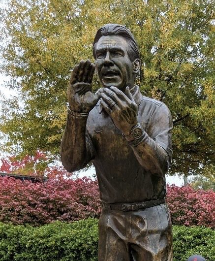 UK__Battman's tweet photo. Thank you to the greatest coach of all time for all you have done for college football and college athletics. Your leadership transcended the game and set a standard of excellence on and off the field. It was an honor to work alongside side you in Tuscaloosa! https://t.co/CS1Pshfwof