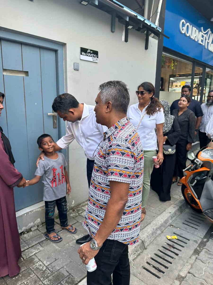 MariyaDidi's tweet photo. Vote @adamazim #Candidate4 for Mayor. He is a taskmaster who will listen to residents of Male’ and cater to their needs.
#FehiThanavasMale eh libigathumah, 13 Jan 2024 vaa Honihiru dhuvahu hendhunu hendhunaa nikume #MDP Candidate @adamazim ah heyo faahaga jassavaa vote dhevvaa. https://t.co/Ns3n2o0kDG
