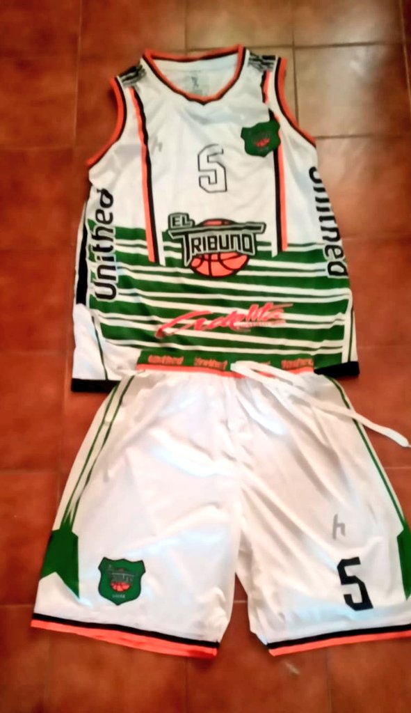 TribunoBasquet's tweet photo. La Comisión del TBB no para y sigue trabajando,  está vez con las adquisiciones de nuevas camisetas y pantalón para formativas !!! 🇳🇬🇳🇬🇳🇬💪🏻💪🏻 https://t.co/pgVOPyQnfu