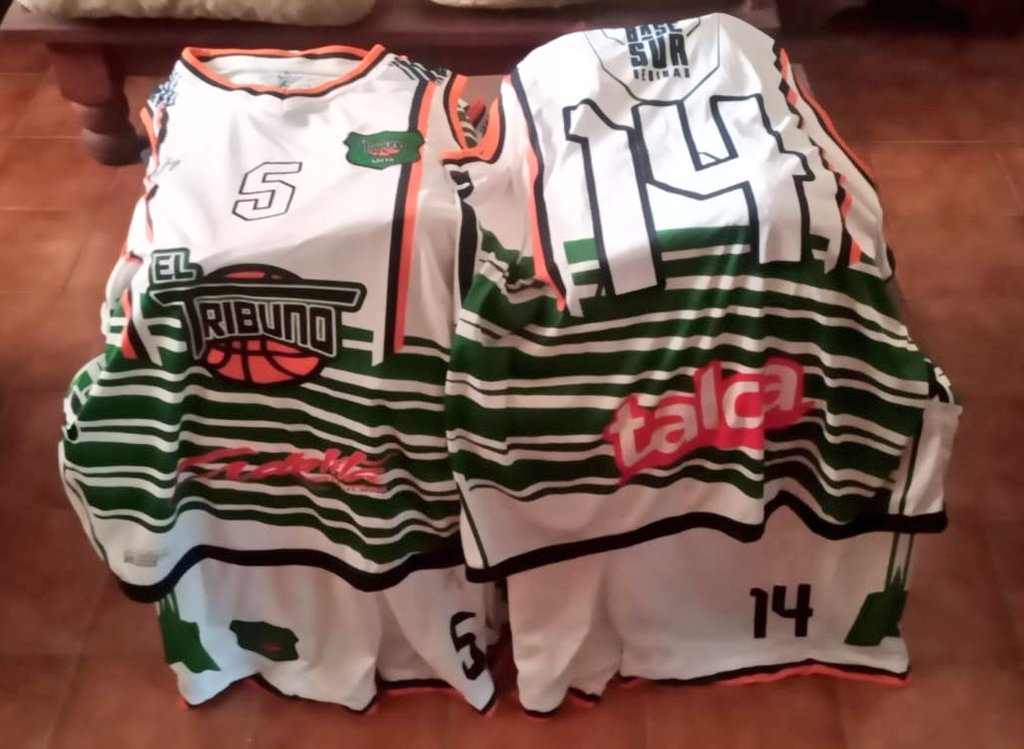 TribunoBasquet's tweet photo. La Comisión del TBB no para y sigue trabajando,  está vez con las adquisiciones de nuevas camisetas y pantalón para formativas !!! 🇳🇬🇳🇬🇳🇬💪🏻💪🏻 https://t.co/pgVOPyQnfu