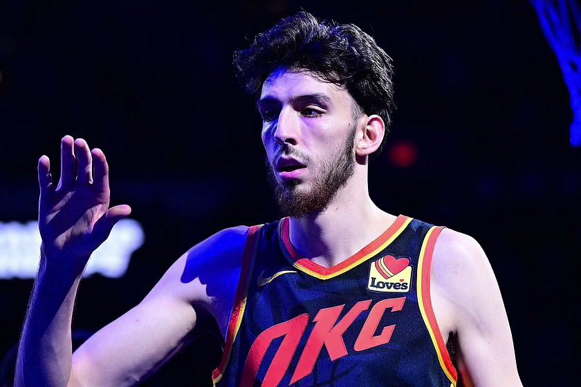 Chet Holmgren today

23 points
9 rebounds
3 blocks
10/15 FGA

ROTY