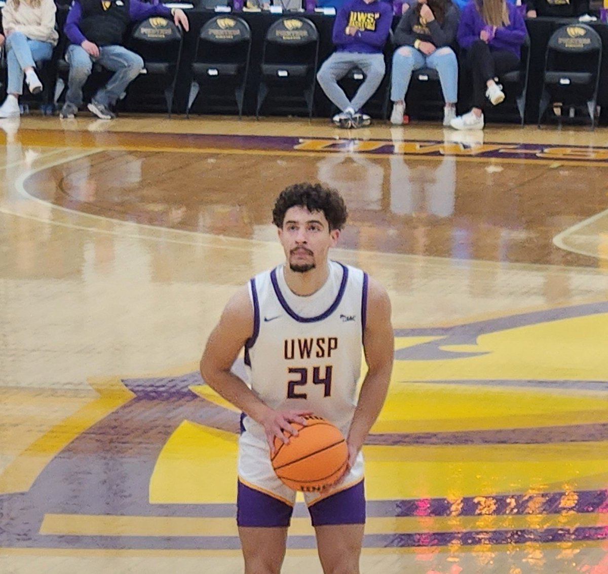 JordanLoppnow's tweet image. UW-STEVENS POINT MBB STUNS #9 UW-WHITEWATER, 100-92

UWSP-
Josiah Butler #24 (Fox Valley Luth) 24p
Malik Abdul-Wahid #1 (Brookfield Cent.) 22p

UWW-
Miles Barnstable #14 (Howards Grove) 25p
James Kelley #32 (St. John NW) 16p

*UWW's 2nd loss of year (other was against Carthage)