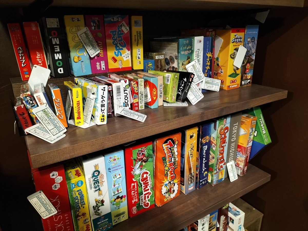 selfcocktail's tweet photo. 閉店に伴い、ボードゲームを買い取って下さる方を募集致します。
お値段は定価の20%〜50%を考えております
何があるか等の質問にはお答え出来ませんが、写真でご確認いただけたら幸いでございます
お日にちや時間はお客様の都合に合わせるのでDMでお問い合わせ下さい
販売期間は12日〜21日まで↓ https://t.co/F1CnXTiMHs