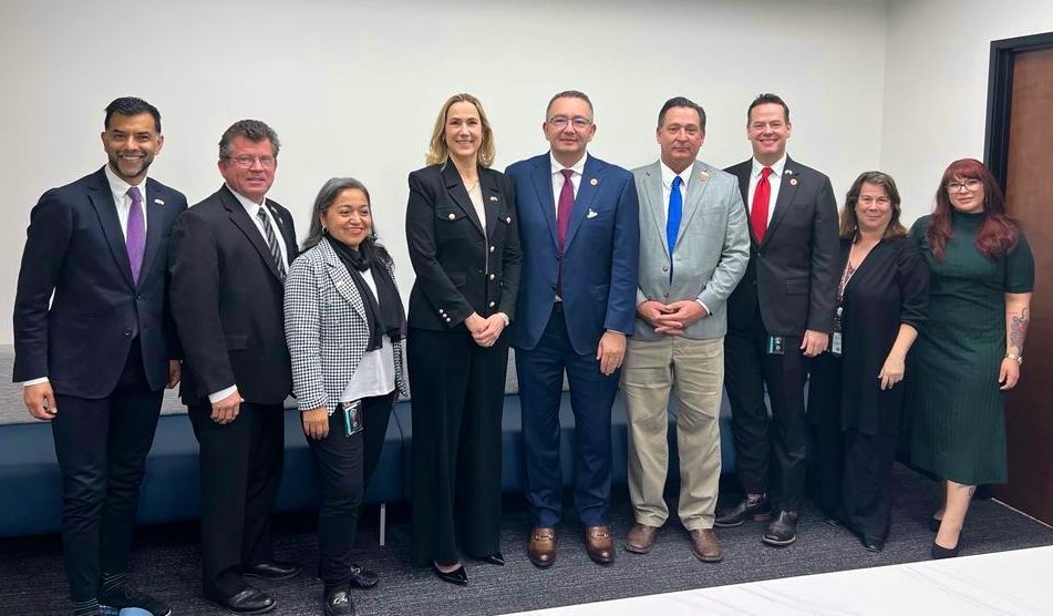 KirstenHillmanA's tweet photo. What an honour to be on Arizona’s House floor to see AZ’s unmatched economic relationship with Canada highlighted during the Opening Session. The Int’l Trade Committee and I also discussed their successful visit to Canada and the imminent opening of an AZ Trade Office in Toronto. https://t.co/kMD9jaic8f