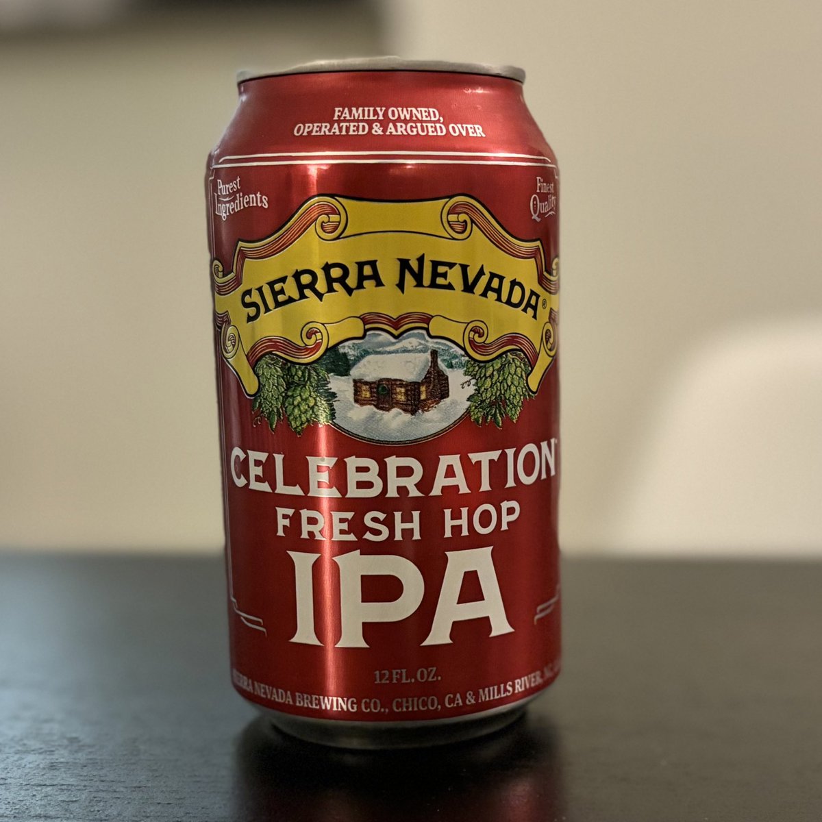 kaimoning's tweet photo. Sierra NevadaのFresh Hop IPA。毎年冬に出るフレッシュホップを使ったIPAです。Sierra Nevadaらしい程よい苦味もありつつ、喉からあがってくふ香りがとても良いです。#クラフトビール https://t.co/USSZ65p7AT