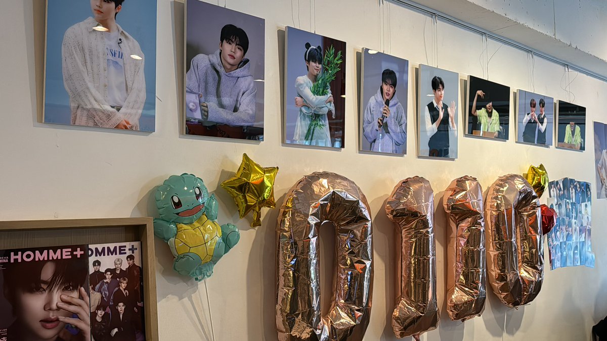 📍카페 코그

컨셉이 귀엽고 특전 디자인도
둥글둥글 귀여웠어요🫶
특히 스티커가 넘 웃기고 귀여븜🤭
럭드 키링도 겟.ᐟ 편하게 있다 갔어용❤️

#최종보스_no20_박건욱
#please_insert_gunwook
#stage_110_Level_clear
<a href="/GOWOOK_THEGAME/">𝗚𝗢𝗪𝗢𝗢𝗞 𝗧𝗛𝗘 𝗚𝗔𝗠𝗘 : 𝟮𝟬𝟮𝟰 박건욱 생일카페</a>