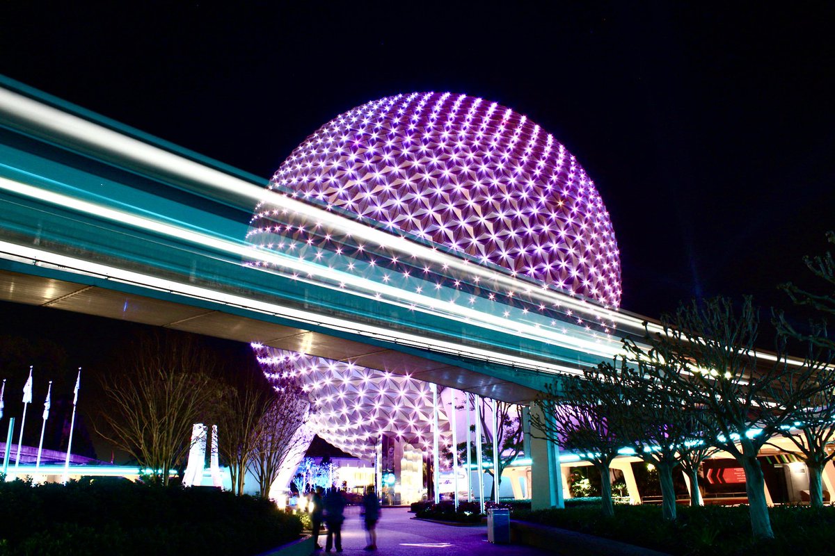 Monorail Silver passing in front of Spaceship Earth