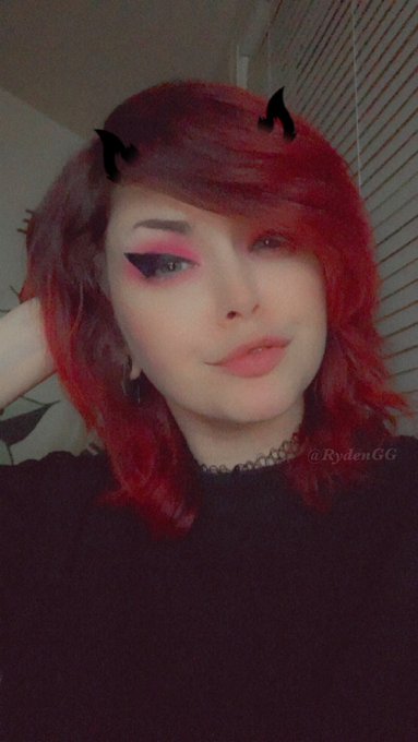 full of love and chicken wings 🌹❤️✨ https://t.co/HNDcUwtTBJ