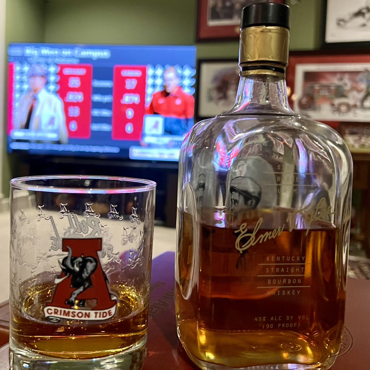 LTC_Chicken's tweet photo. Cheers to the greatest to ever do it! Nick Saban is the 🐐! Thank you for all you’ve done for my alma mater, for Alabama Football, for fans of the greatest sport and, most importantly, for the lives of hundreds of young men. Roll Tide! https://t.co/9tkrsYhc4N