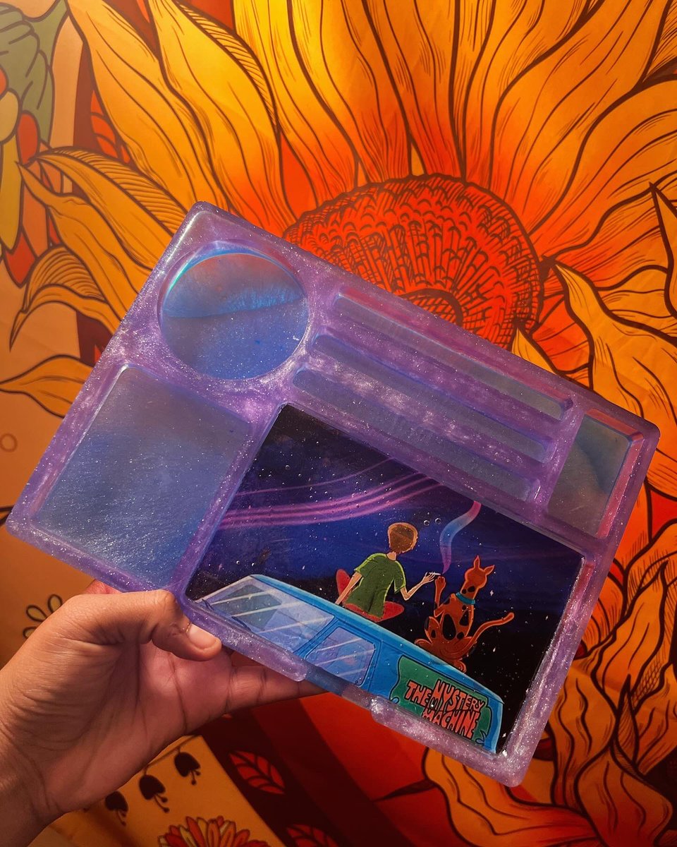 GroovySoulsCS's tweet photo. SURPRISE! Our beautiful Scooby Doo inspired rolling tray is NOW available!🍇💙✨
The “Dooby Doo” rolling tray is $45 w/ a $5 shipping fee!
DM to order. Also remember, all orders over $65 are free of shipping😊
.
.
.
#ScoobyDoo #RollingTray #SupportSmallBusiness #Smokeset https://t.co/wHpfD34wyC