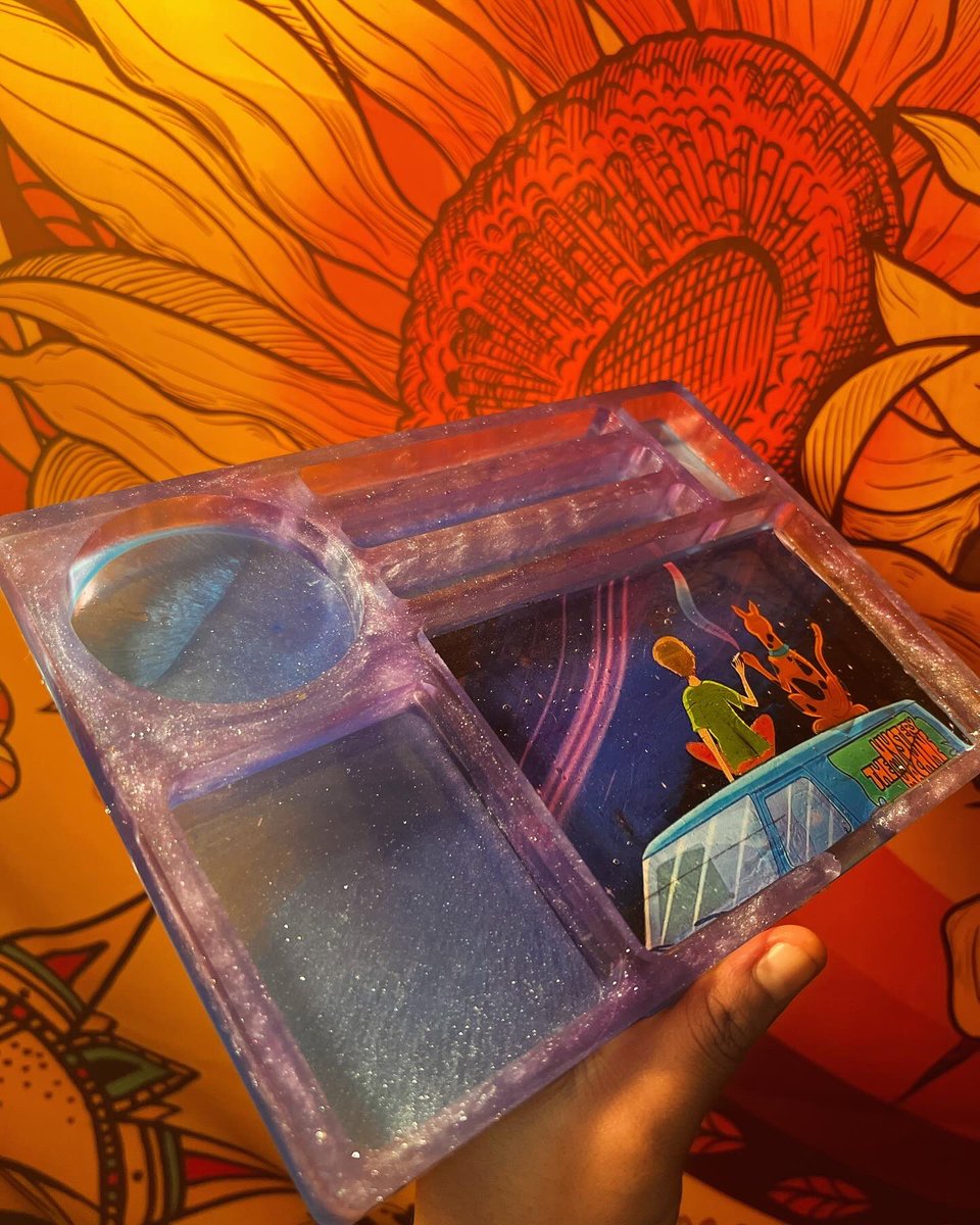 GroovySoulsCS's tweet photo. SURPRISE! Our beautiful Scooby Doo inspired rolling tray is NOW available!🍇💙✨
The “Dooby Doo” rolling tray is $45 w/ a $5 shipping fee!
DM to order. Also remember, all orders over $65 are free of shipping😊
.
.
.
#ScoobyDoo #RollingTray #SupportSmallBusiness #Smokeset https://t.co/wHpfD34wyC