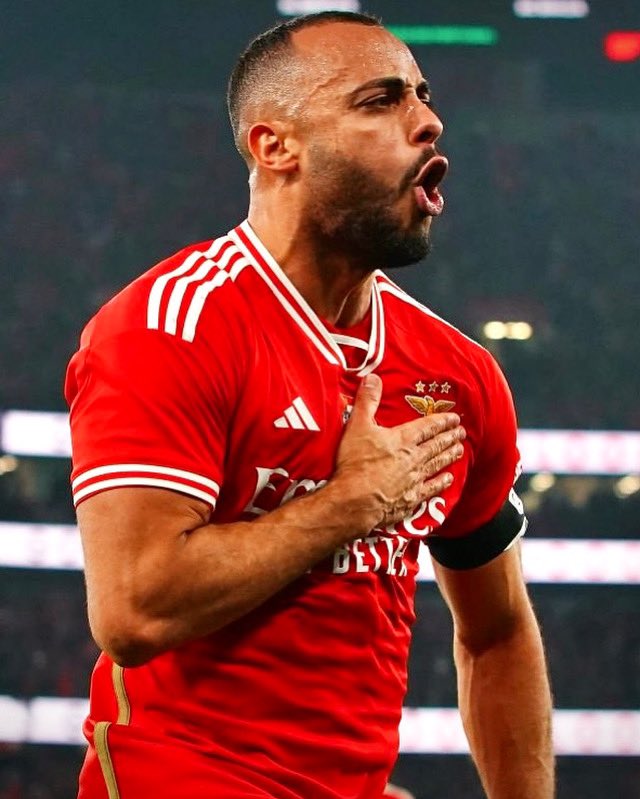 1amorbenfica's tweet photo. Calou todos os críticos, apenas precisou de confiança temos Ponta de Lança, Arthur Cabral ! 🤫🦅 https://t.co/bi77CGSDGW