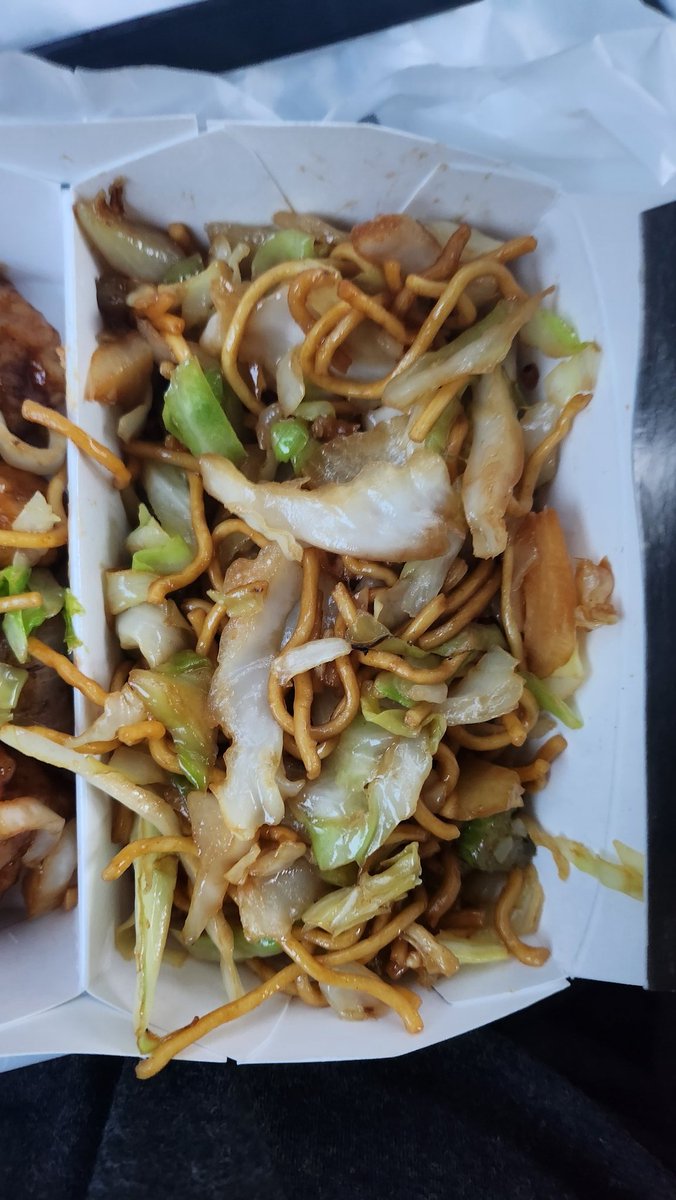 ForTheRush_AV's tweet photo. @PandaExpress why is my noodles more vegetables than actual noodles. https://t.co/79KvlZeqjk
