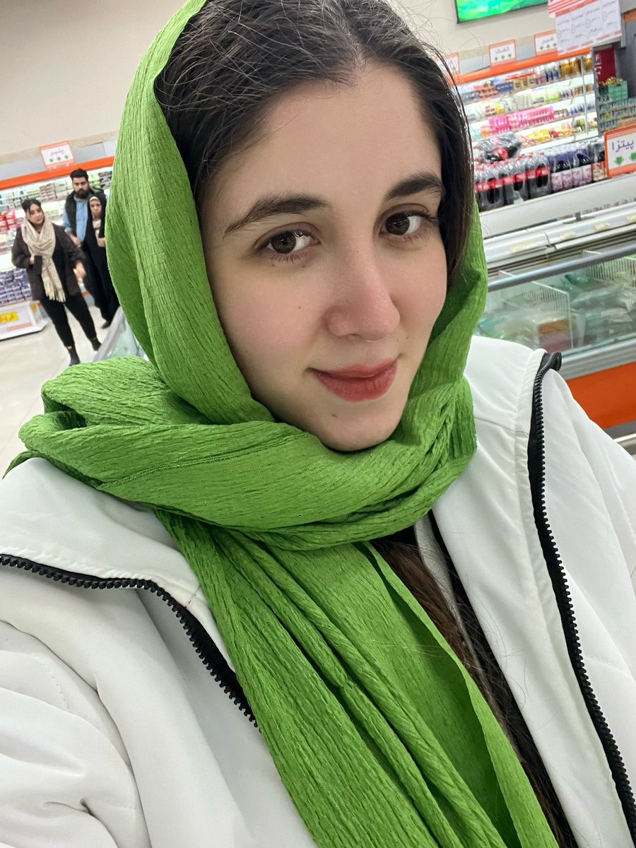 es_fatm's tweet photo. سر لخت برید اتکا شال میدن بهتون😐😂 https://t.co/ah6hFvOVOU