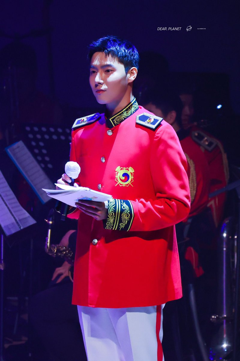KpopMilitary's tweet photo. D-DAY until Yonghoon gets discharged
🏠: TODAY 🎉
🖼️:in his uniform due to his discharge 🪖
#YONGHOON #JINYONGHOON #ONEWE #WEVE #WelcomeBackYonghoon
Follow & turn on the 🔔 to not miss any daily countdown :) https://t.co/fJKWr7IKw0