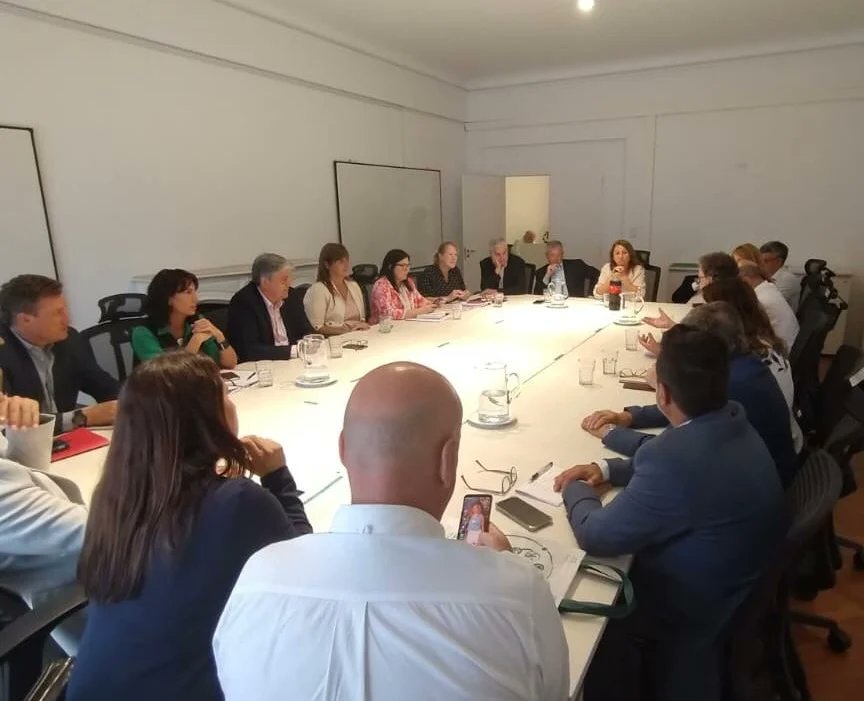 Reunión de Farmacéuticos con Diputados Nacionales
Dando continuidad a las acciones que en forma conjunta venimos llevando adelante las  Instituciones representativas de las farmacias, en el día de la fecha hemos mantenido una reunión con el bloque "Hacemos Coalición Federal",👇