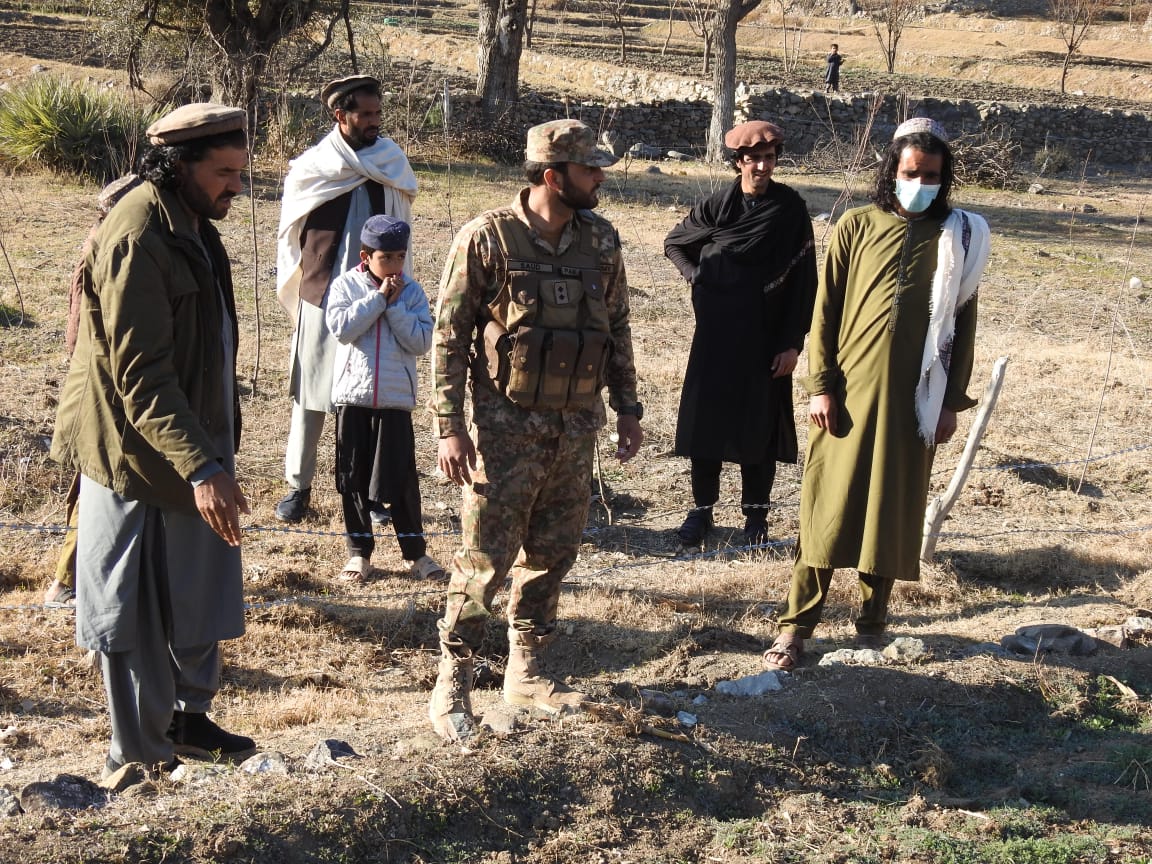 HamdUllahWazir's tweet photo. OC #DewagarUnit visited #KadiKhelVillage today where he interacted with #youth and kids and discussed issues faced by them, he also visited Kadi Khel #Orchard and held discussion to take steps for improving #WaterSupply for the village
#PakistanZindabad
#PakArmyOurPride https://t.co/il6baOv3m7