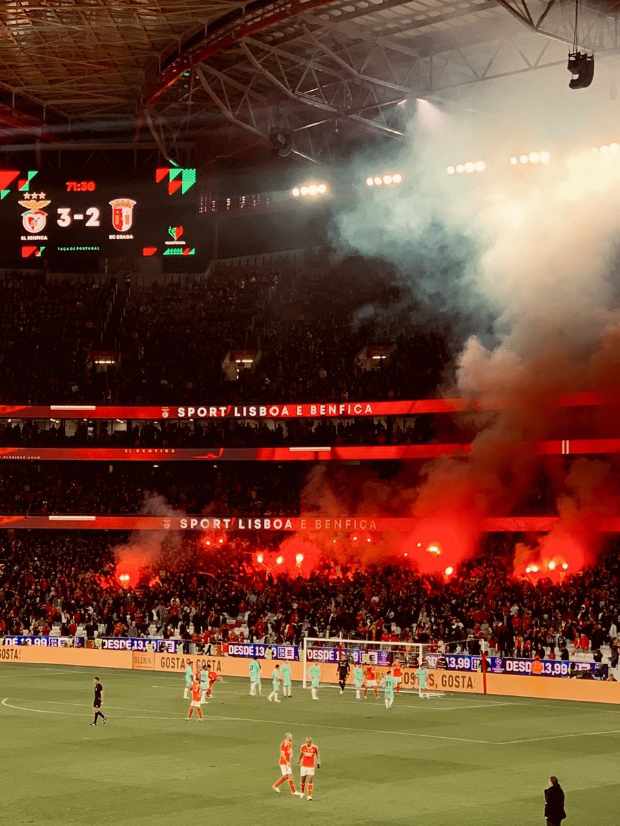 SL Benfica x Braga 3-2 (Taça de Portugal) 
Grande homenagem ao nosso Rei Eusébio. Jamais será esquecido! 

No Name Boys com uma incrível tochada à moda antiga. “Sou vermelho e branco!”
