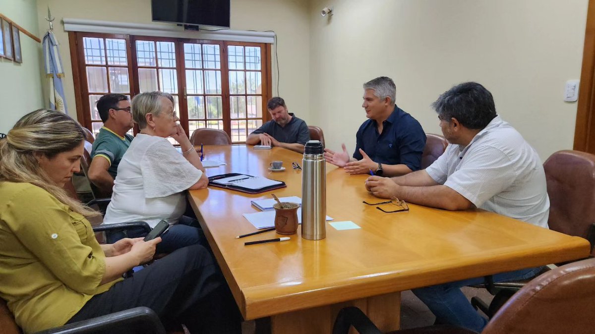 EmpatelLP's tweet photo. 🤝El presidente de #Empatel, @azulueta17 visitó #GeneralAcha donde mantuvo reuniones de trabajo en la Cooperativa de Servicios Públicos (#COSEGA) y en la firma cableoperadora local (#TELEGA).
@ZiliottoSergio https://t.co/EG51kGWZOy
