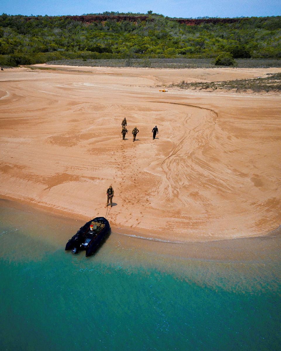 AustralianArmy's tweet photo. #AusArmy soldiers are working with personnel from the Australian Border Force to protect Australia's borders and offshore maritime interests through surveillance and response in the maritime approaches to Australia.
#OperationResolute https://t.co/GnWXW5zgYR
