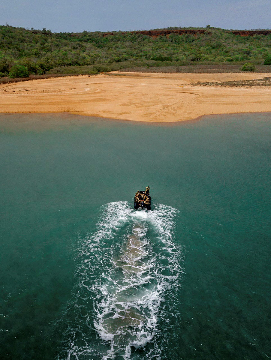 AustralianArmy's tweet photo. #AusArmy soldiers are working with personnel from the Australian Border Force to protect Australia's borders and offshore maritime interests through surveillance and response in the maritime approaches to Australia.
#OperationResolute https://t.co/GnWXW5zgYR