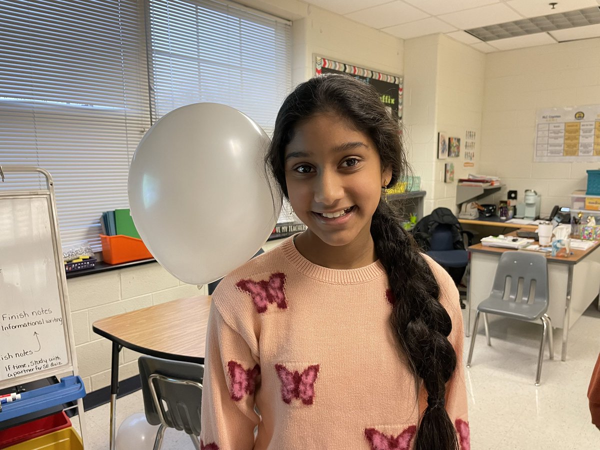 MrsJoyceRLC5th's tweet photo. Static Electricity Lab ⚡️ https://t.co/PJR2bPNqew