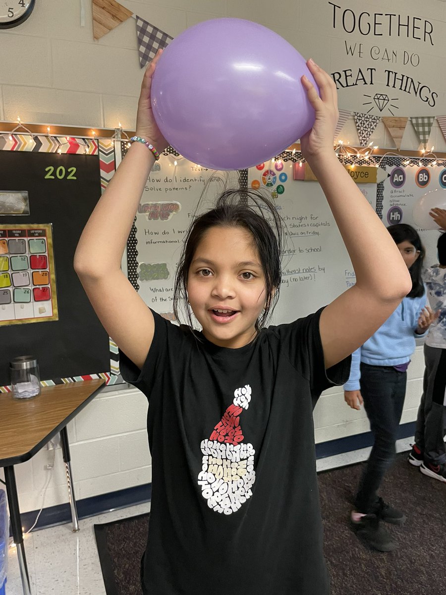 MrsJoyceRLC5th's tweet photo. Static Electricity Lab ⚡️ https://t.co/PJR2bPNqew