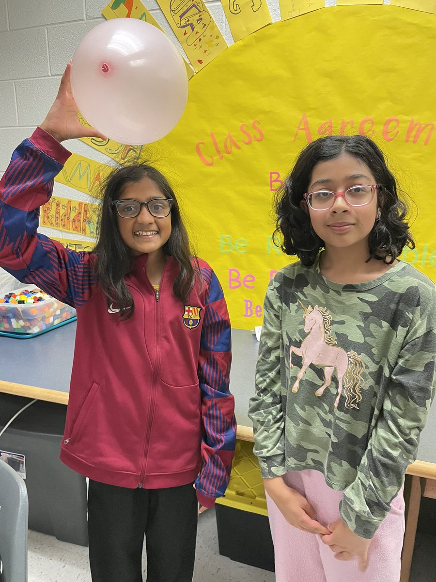 MrsJoyceRLC5th's tweet photo. Static Electricity Lab ⚡️ https://t.co/PJR2bPNqew