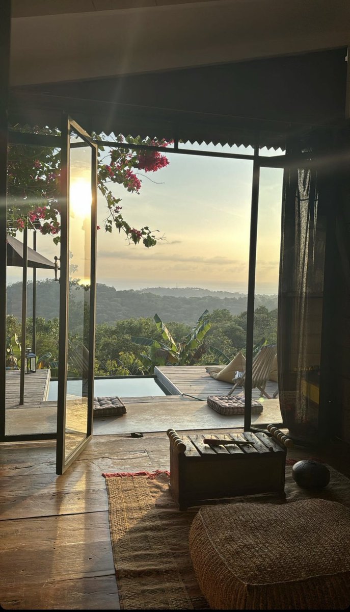 ShawnMendesBRA's tweet photo. Shawn via Instagram Story 🍃 https://t.co/gU9j1xkgGB